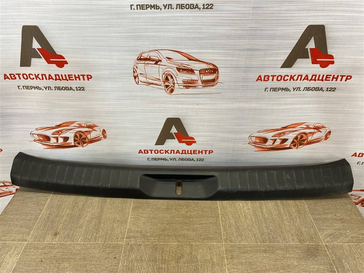 Накладка порога кузова - проем двери багажника Toyota Fortuner (An160) 2015-Н.в. правая