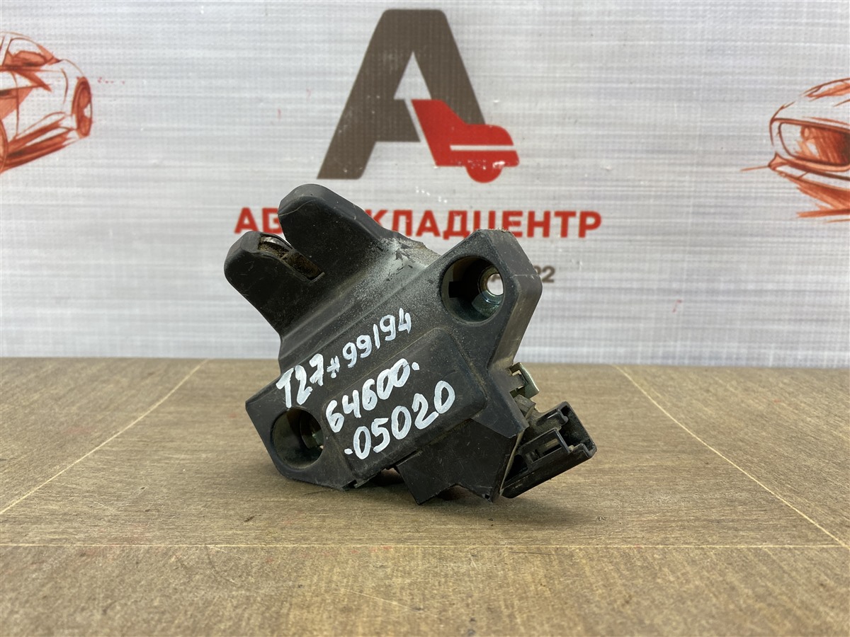 Замок крышки багажника Toyota Avensis (T27_) 2008-2012