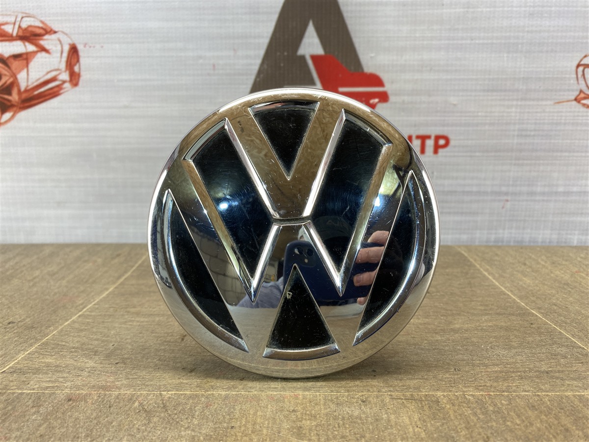 Эмблема (значок) Volkswagen Polo (Mk5) Седан 2010-2020 передняя
