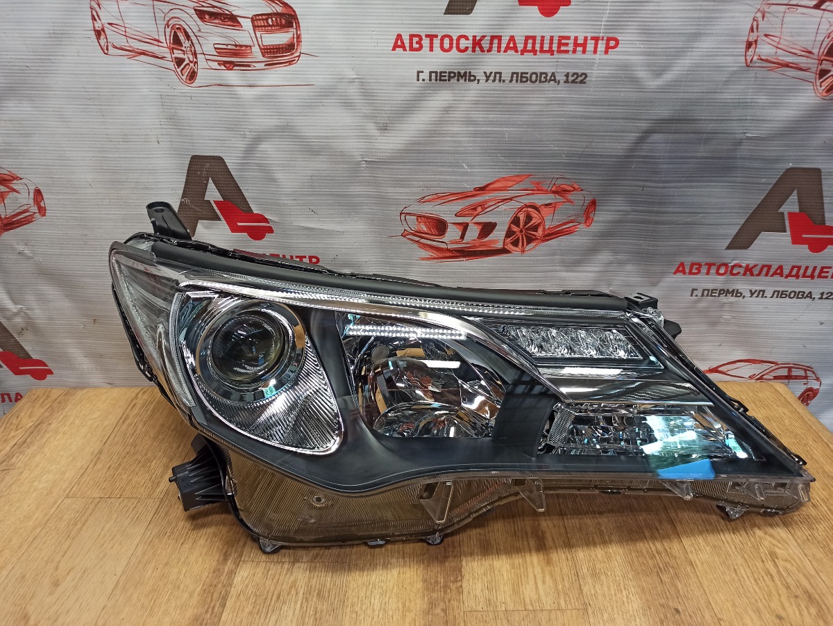 Фара правая Toyota Rav-4 (Xa40) 2012-2019 2012