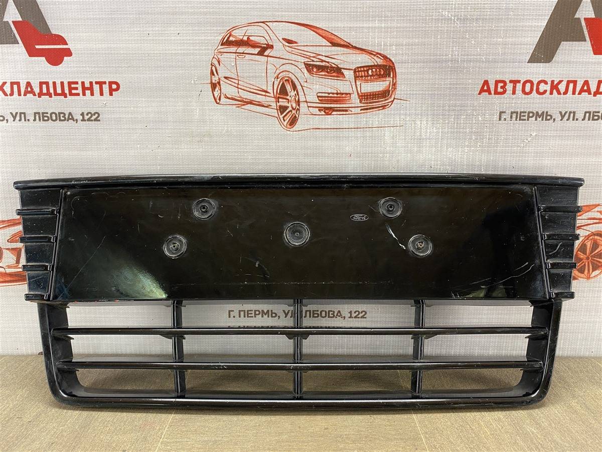 Решетка бампера переднего Ford Focus 3 2010-2019 2010