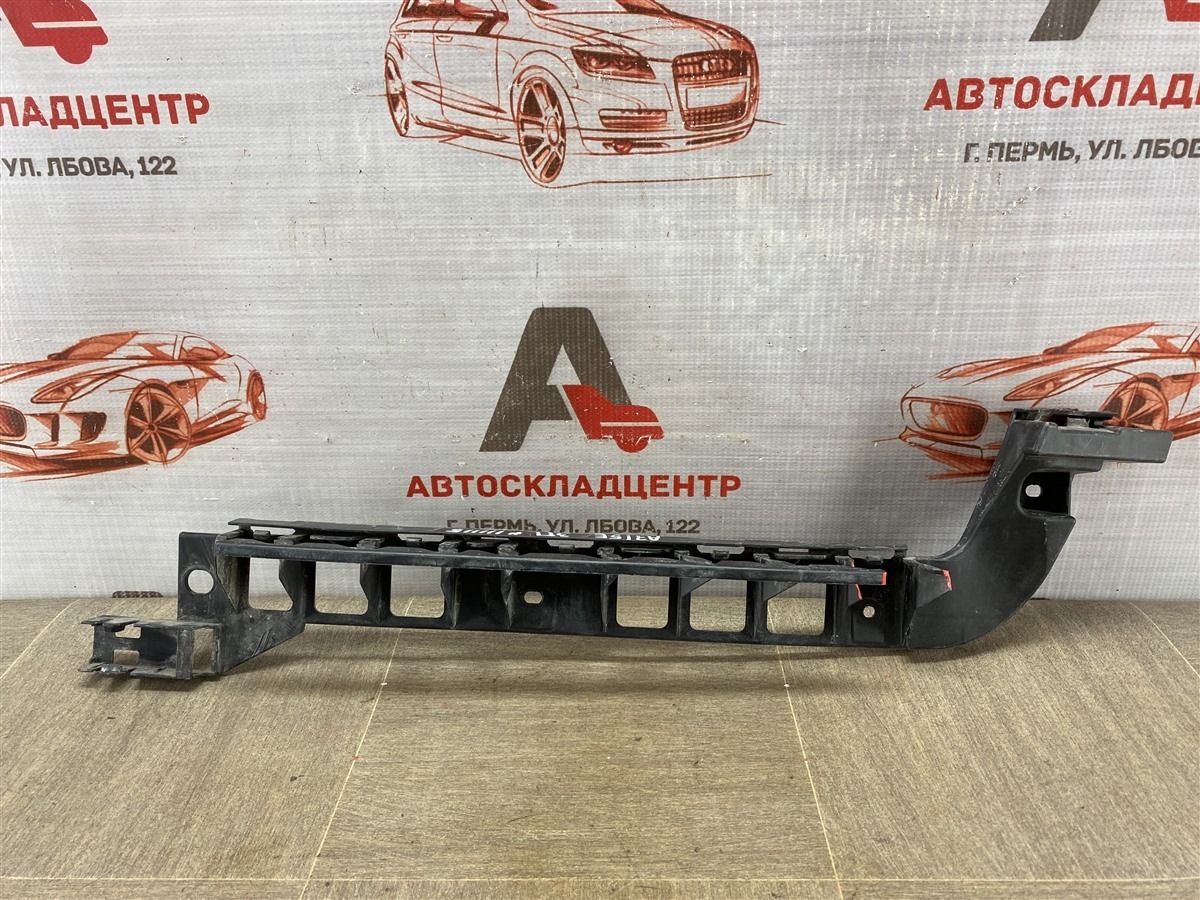 Кронштейн бампера заднего центральный Skoda Octavia (2012-2020) правый