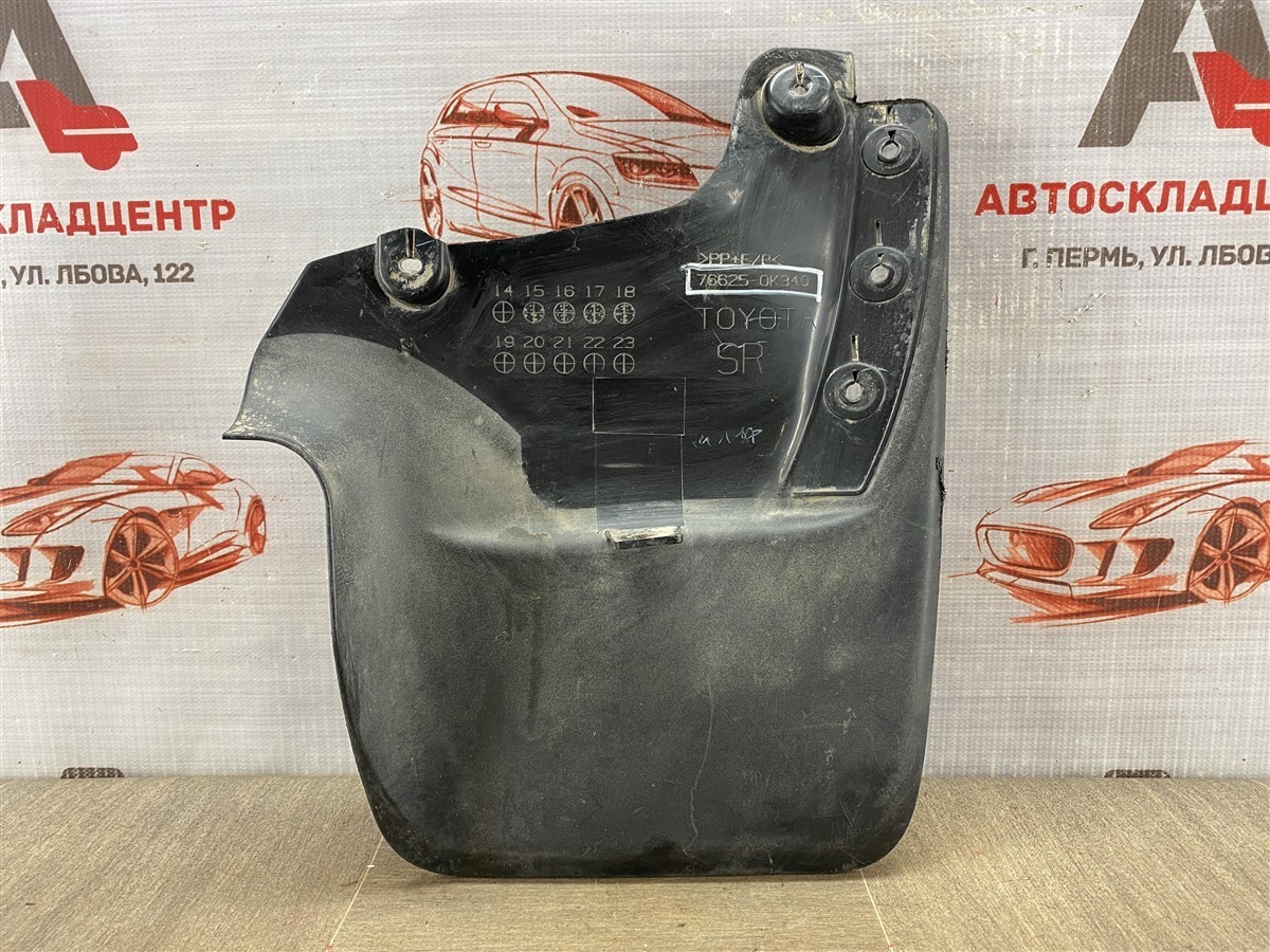 Брызговик задний правый Toyota Fortuner (An160) 2015-Н.в.