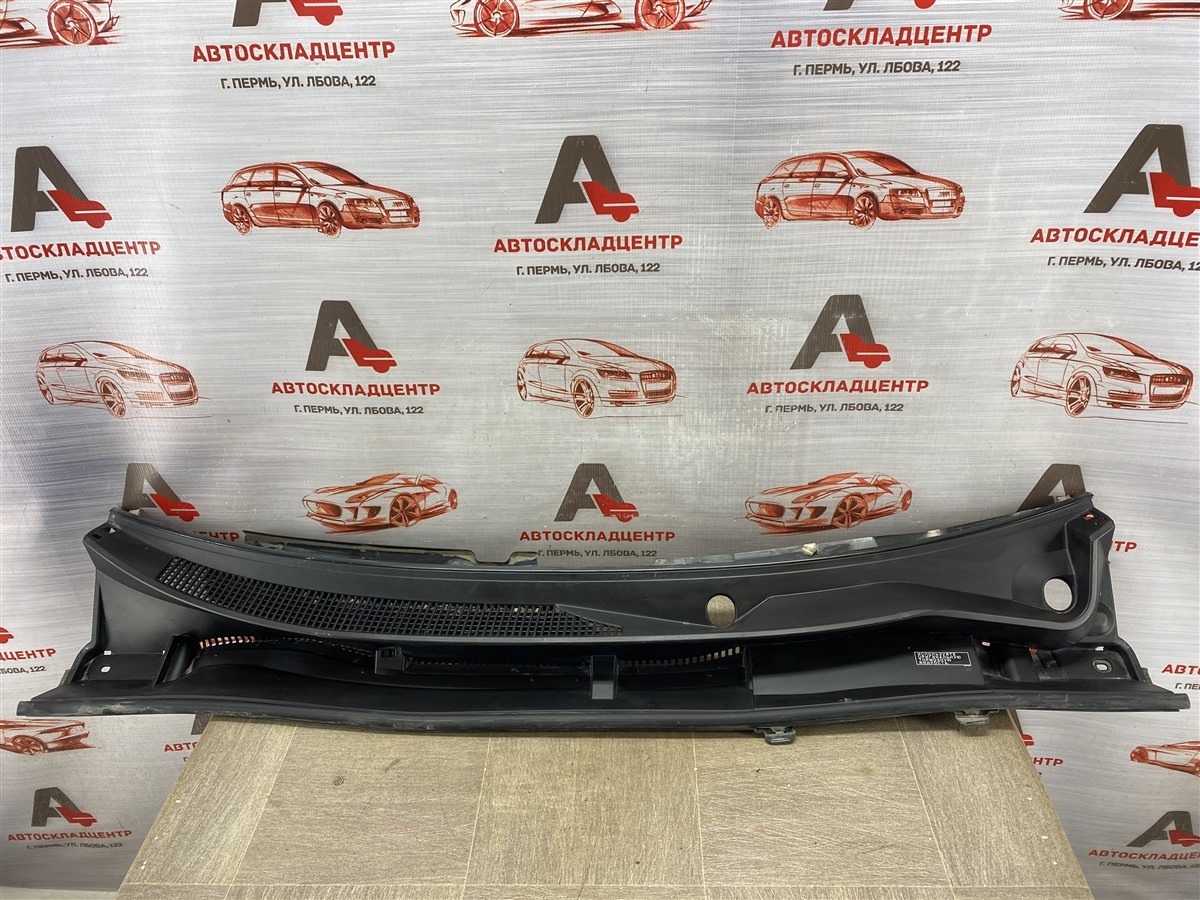 Накладка ветрового стекла (жабо) Toyota Rav-4 (Xa40) 2012-2019