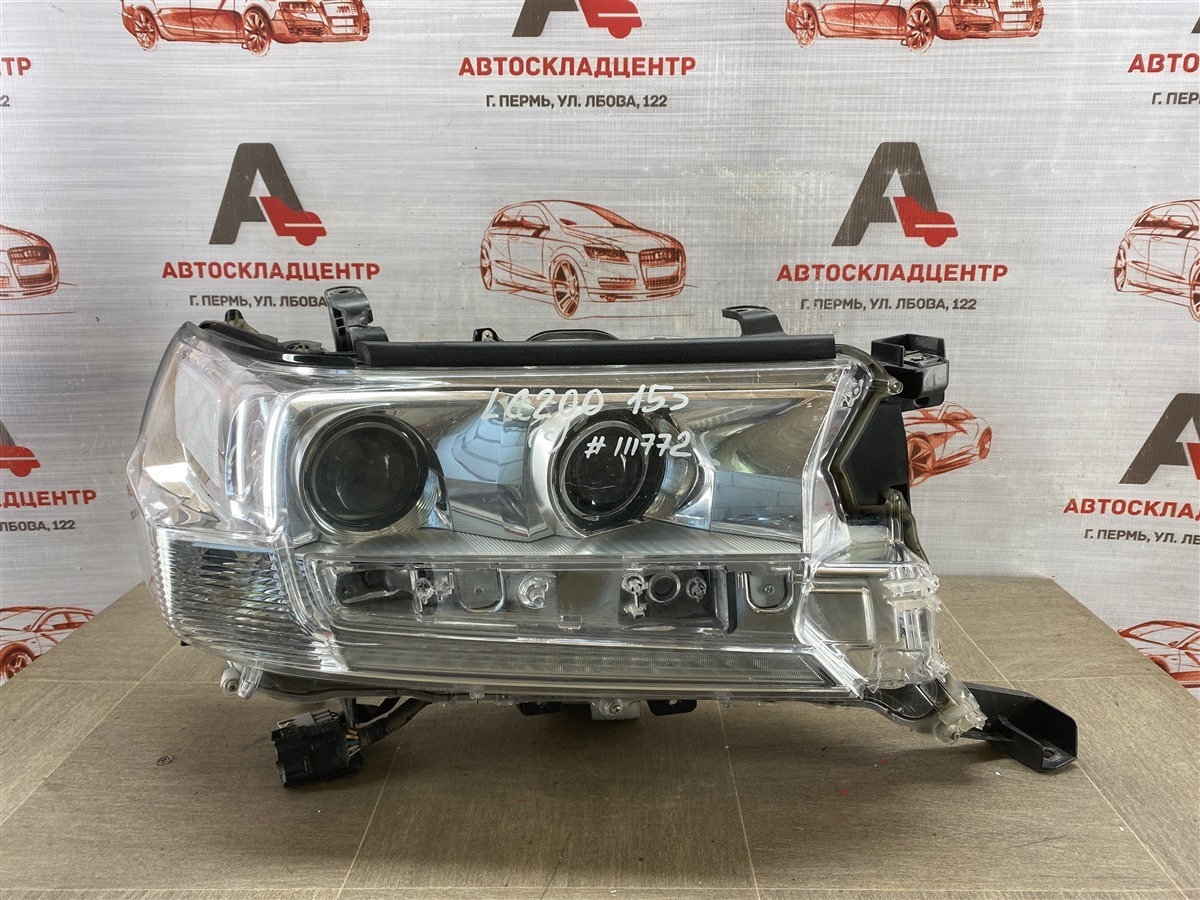 Фара правая Toyota Land Cruiser 200 (2007-Н.в.) 2015