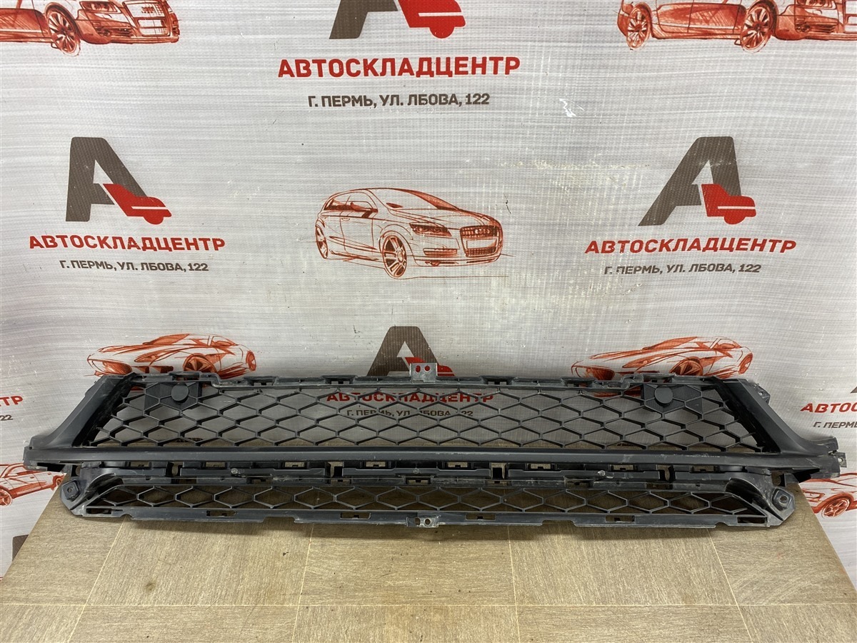 Решетка бампера переднего LADA VESTA 2022 (б/у)
