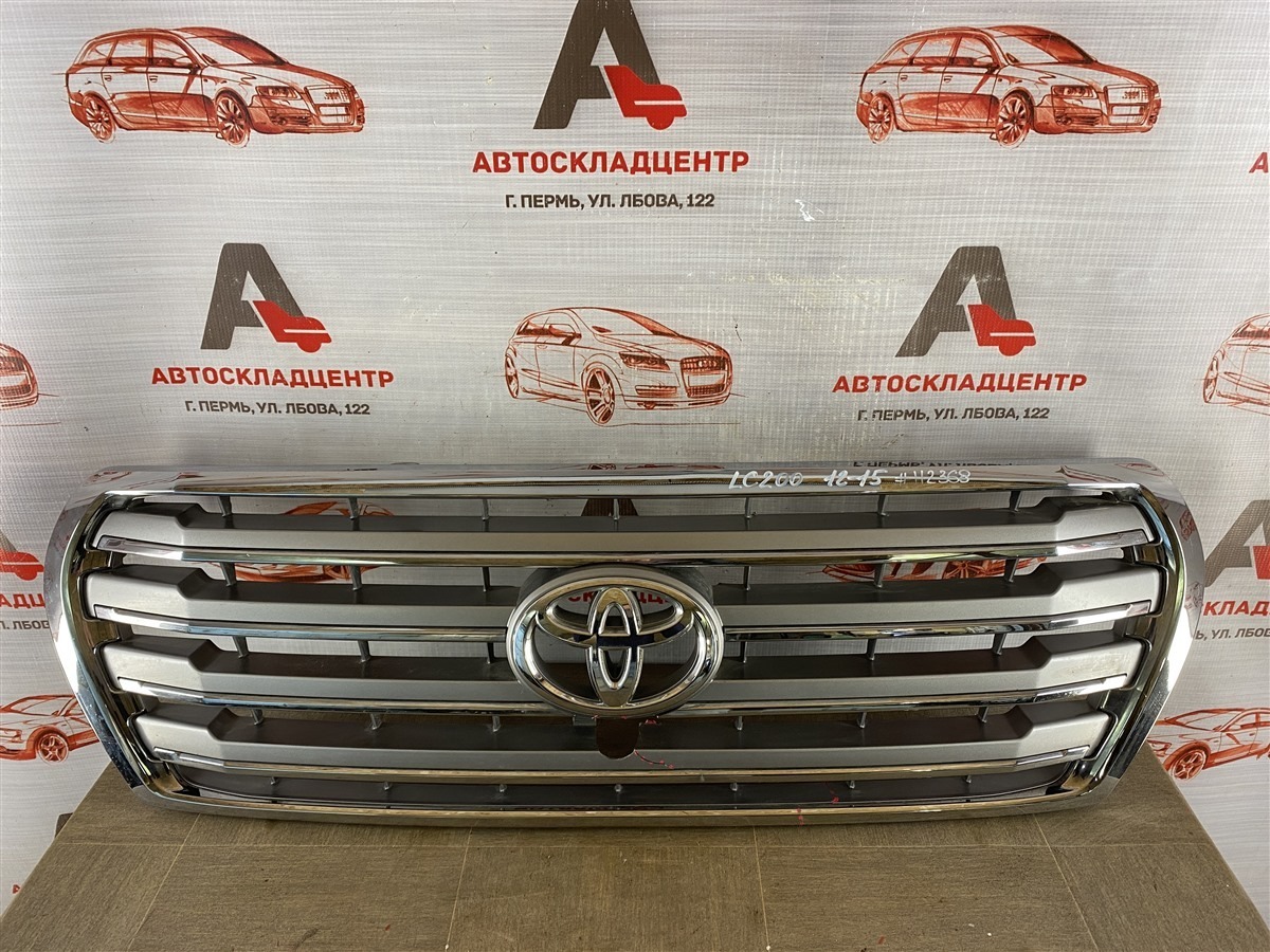 Решетка радиатора Toyota Land Cruiser 200 (2007-Н.в.) 2011