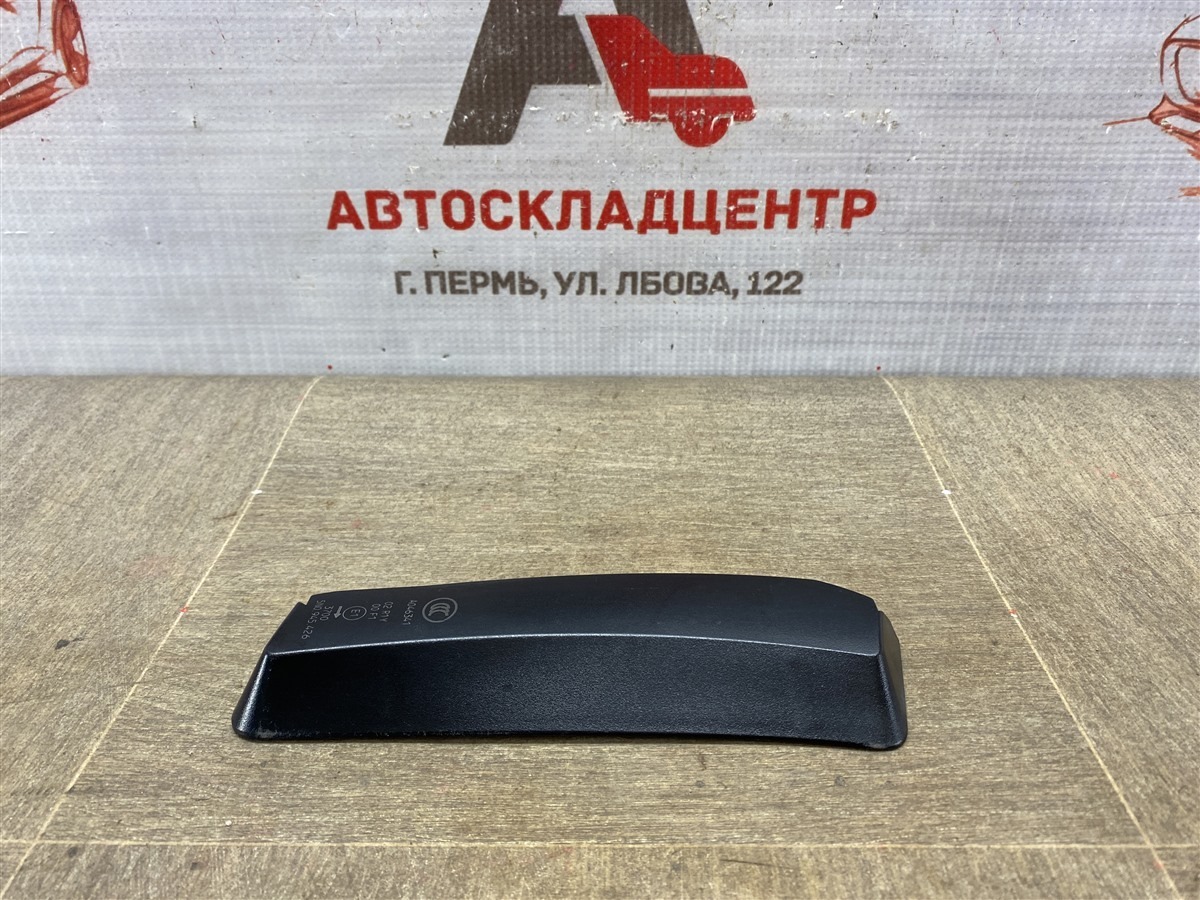 Накладка фонаря правого VOLKSWAGEN TIGUAN (2007-2017) 2011 правая (б/у)