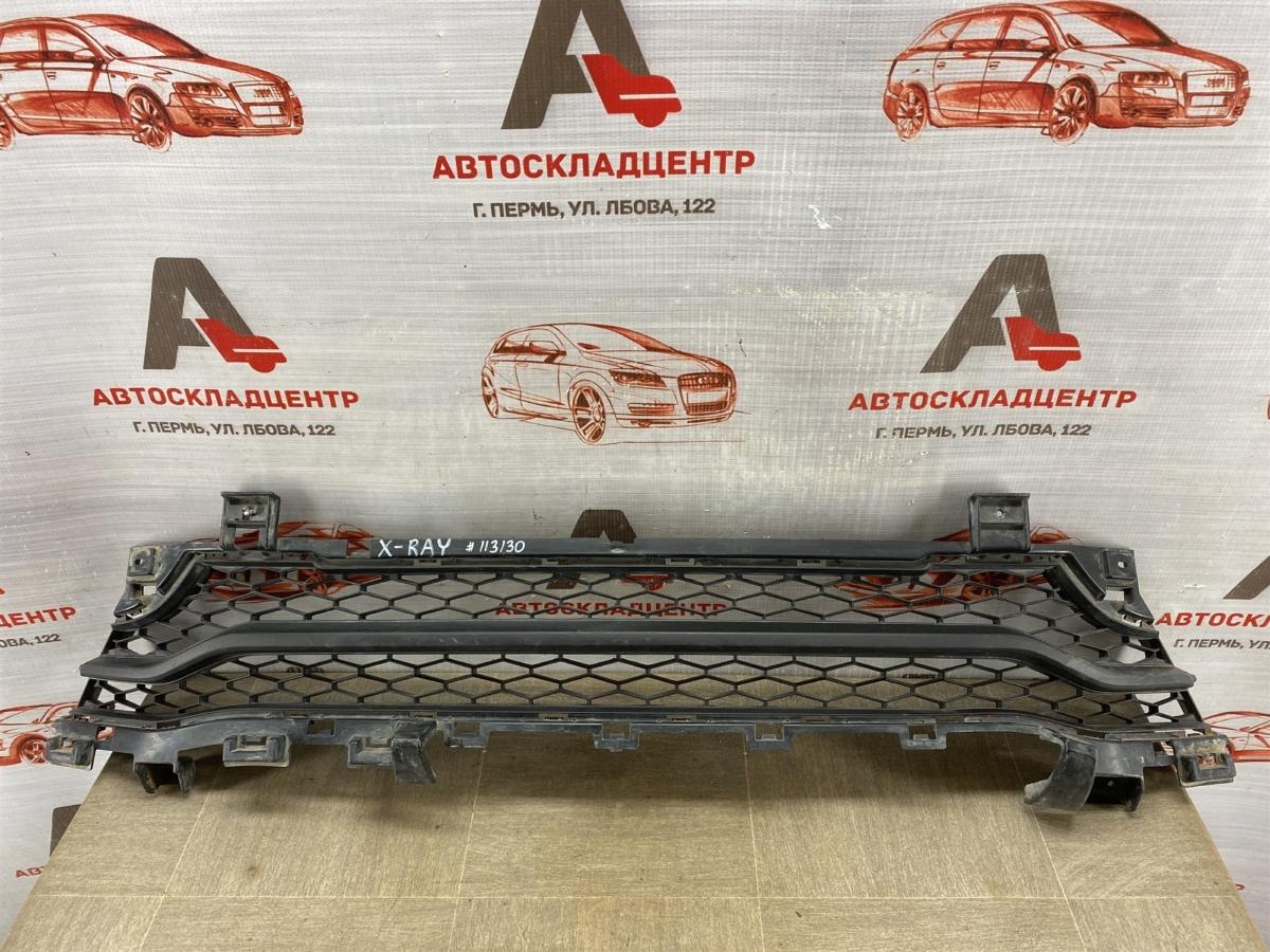 Решетка бампера переднего LADA X-RAY (б/у)