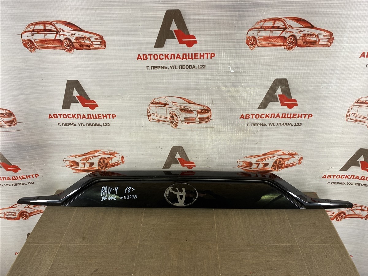 Накладка / молдинг двери багажника TOYOTA RAV-4 (XA50) 2018-н.в. (б/у)