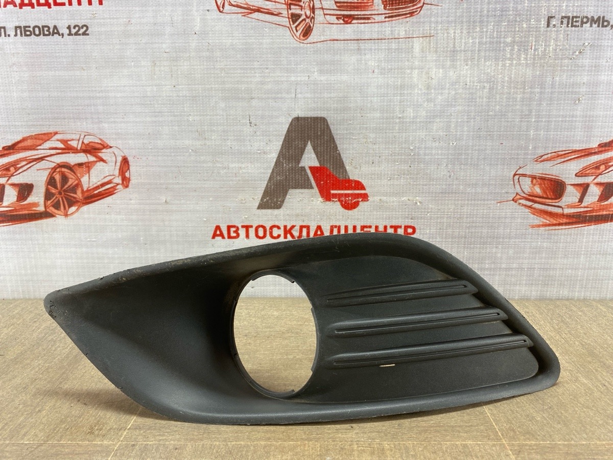 Накладка противотуманной фары / ходового огня FORD FOCUS 2 2004-2011 2007 левая (б/у)