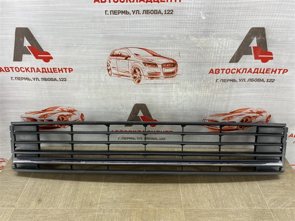 Решетка бампера переднего VOLKSWAGEN POLO (Mk5) седан 2010-2020 2015 (б/у)