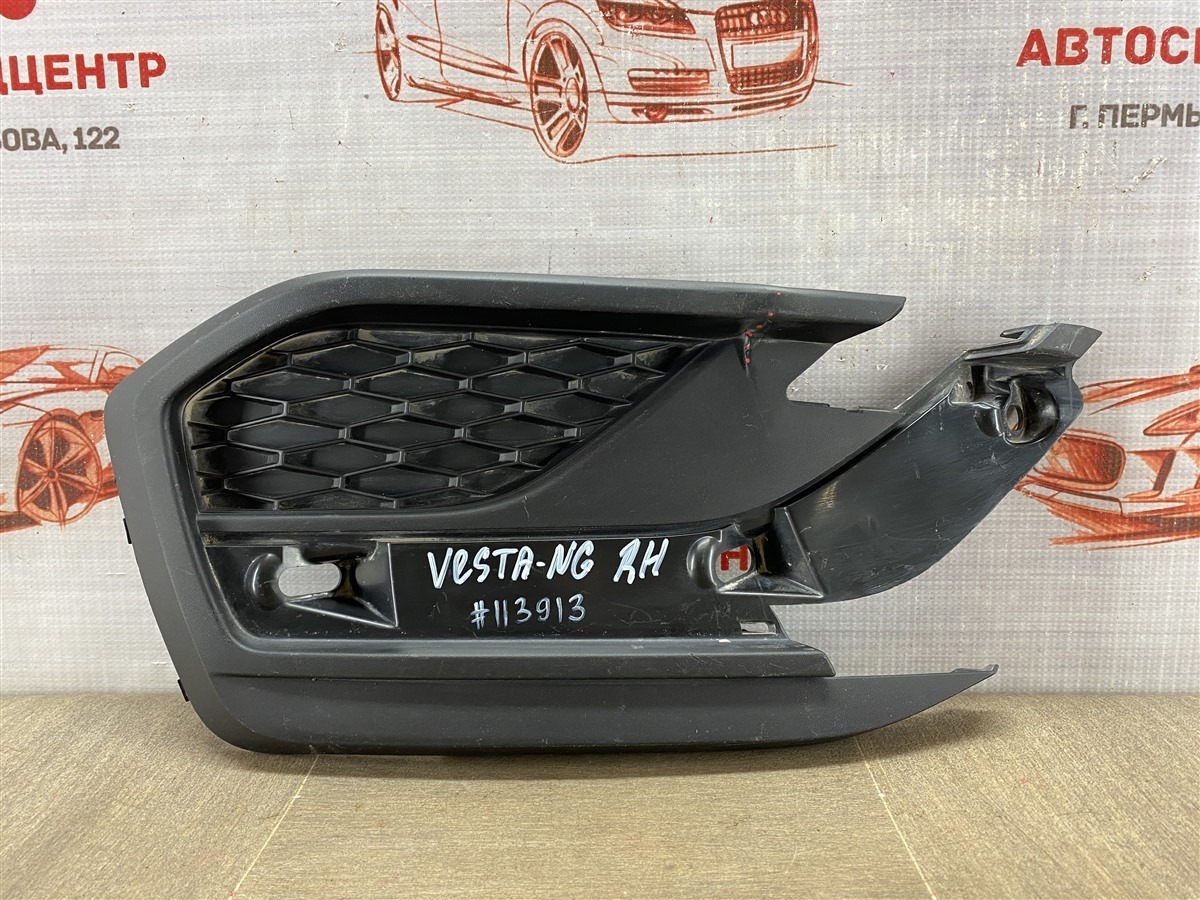 Решетка бампера переднего LADA VESTA 2022 правая (б/у)