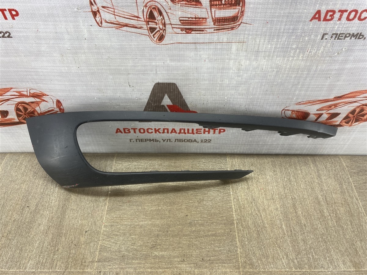 Накладка противотуманной фары / ходового огня VOLKSWAGEN TOUAREG (2010 - 2018) 2014 правая (б/у)
