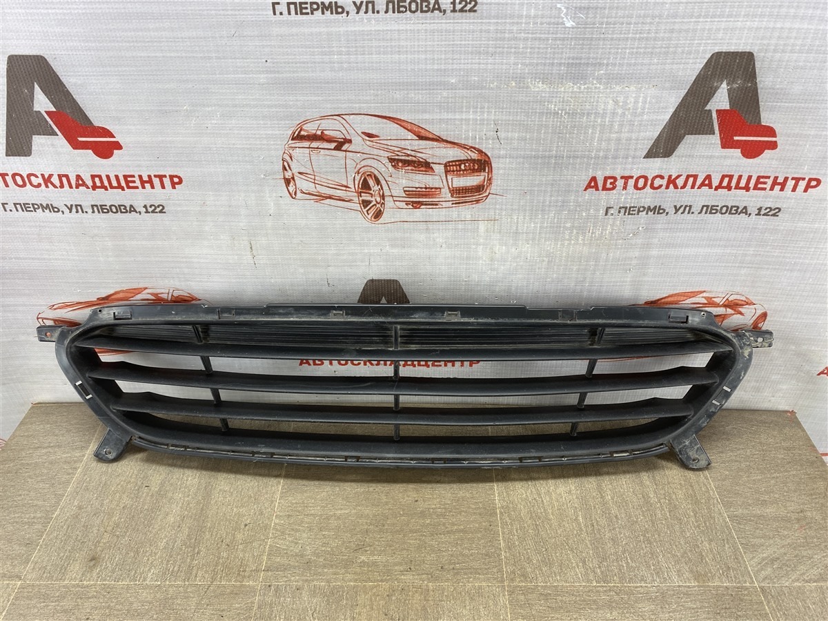 Решетка бампера переднего HYUNDAI SOLARIS (2010-2017) 2010 (б/у)