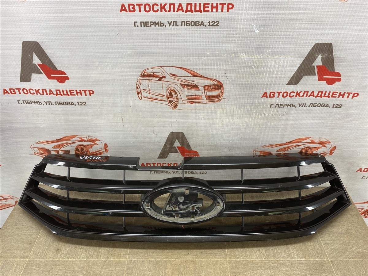 Решетка радиатора LADA VESTA 2015 (б/у)