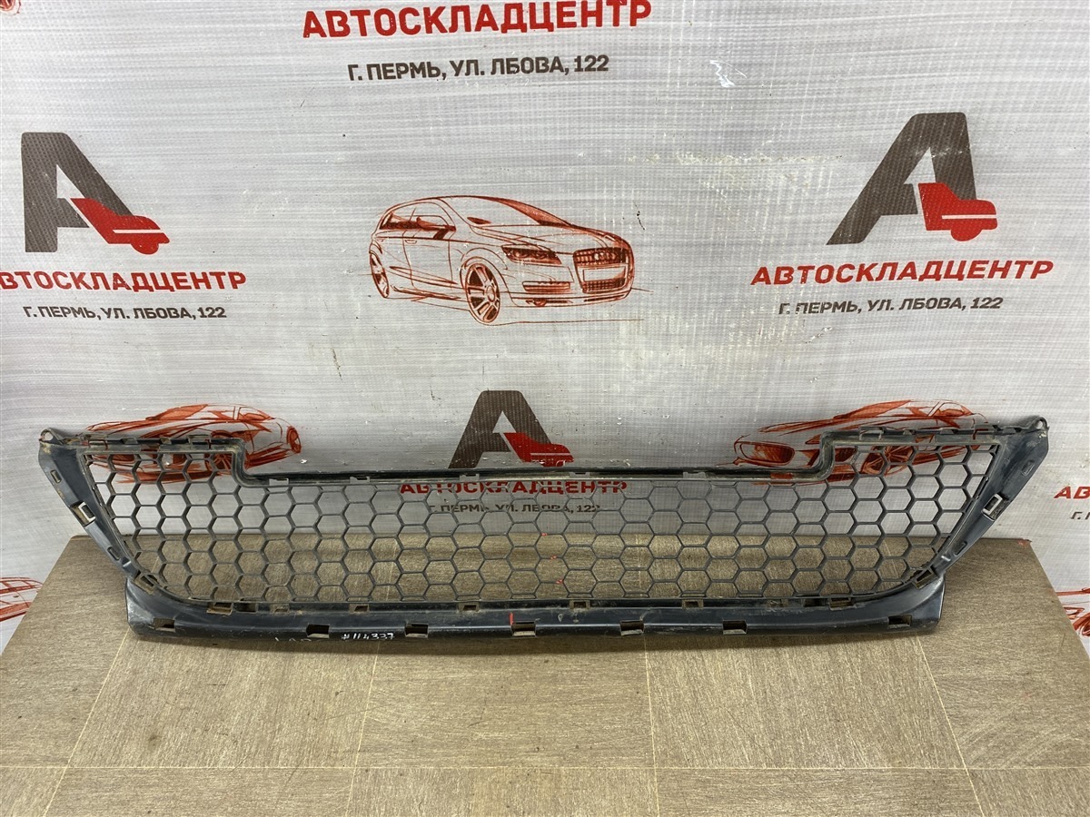 Решетка бампера переднего LADA LARGUS (б/у)