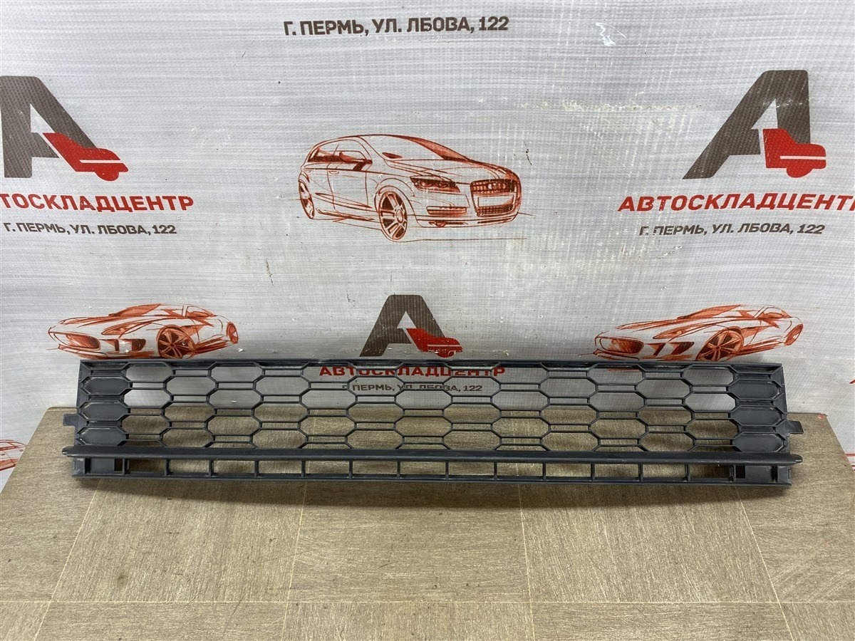 Решетка бампера переднего SKODA RAPID (2012-2020) 2017 (б/у)