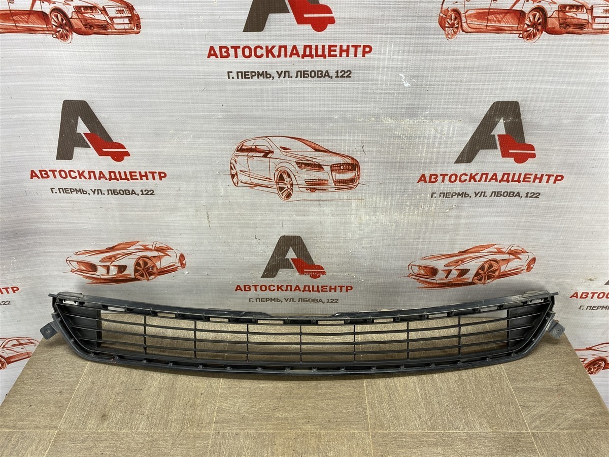 Решетка бампера переднего TOYOTA RAV-4 (XA40) 2012-2019 2012 (б/у)