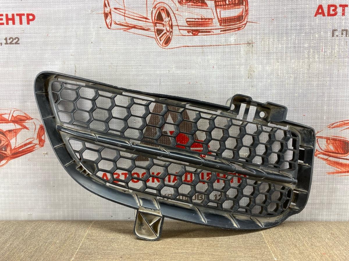 Решетка бампера переднего VOLKSWAGEN TOUAREG (2002-2010) 2006 правая (б/у)