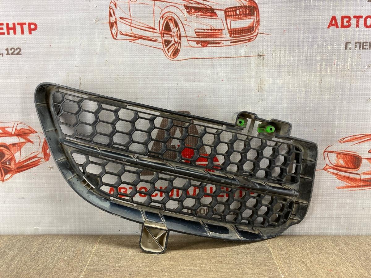Решетка бампера переднего VOLKSWAGEN TOUAREG (2002-2010) 2006 правая (б/у)