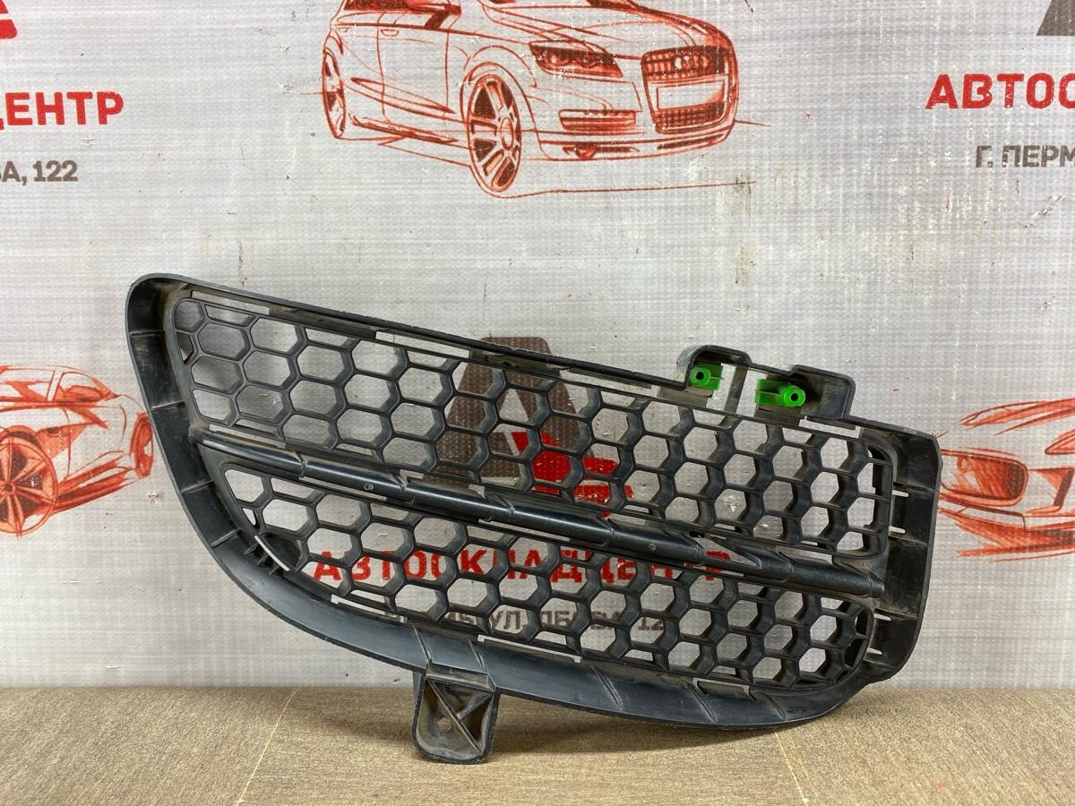 Решетка бампера переднего VOLKSWAGEN TOUAREG (2002-2010) 2006 правая (б/у)