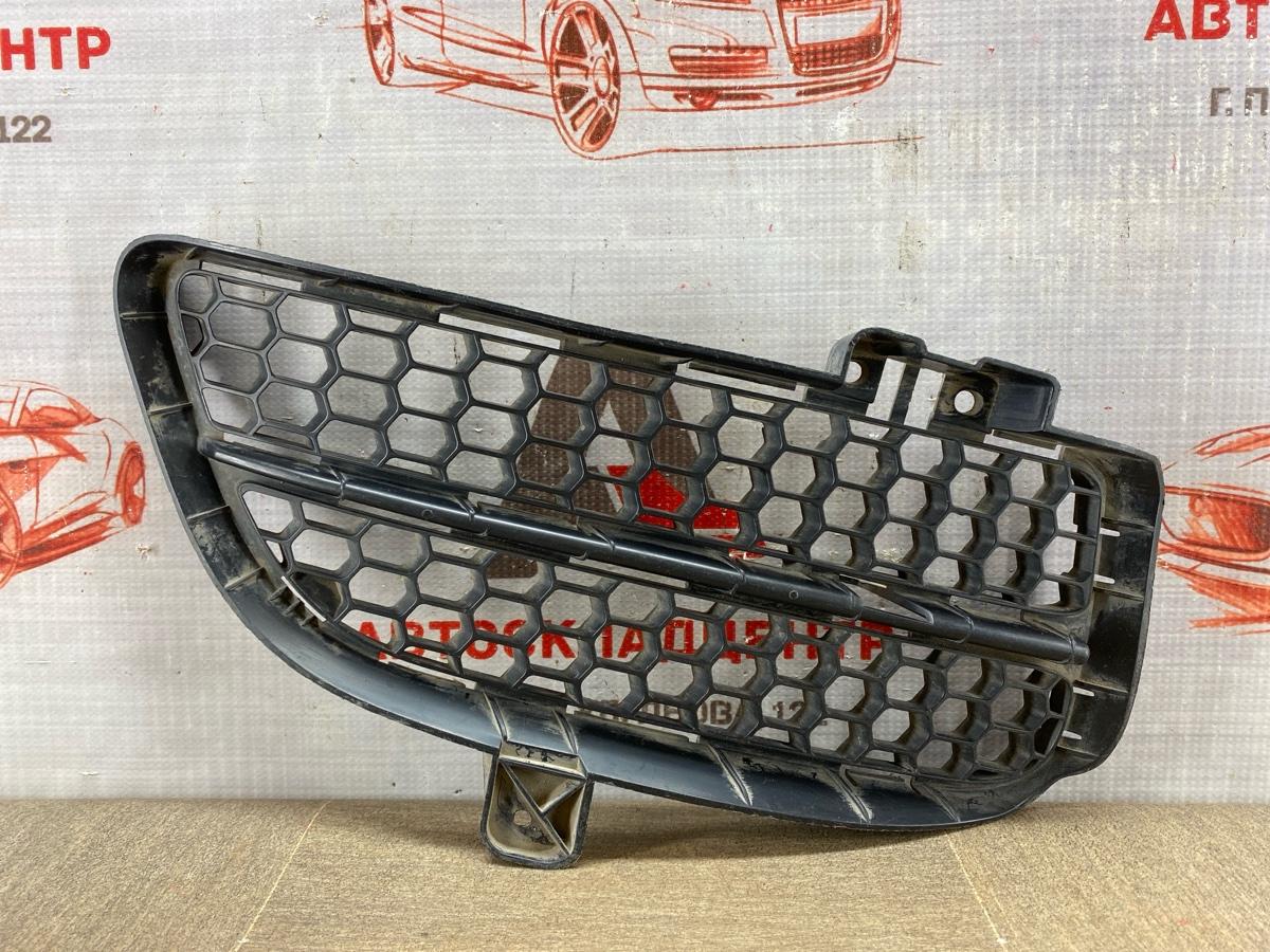 Решетка бампера переднего VOLKSWAGEN TOUAREG (2002-2010) 2006 правая (б/у)