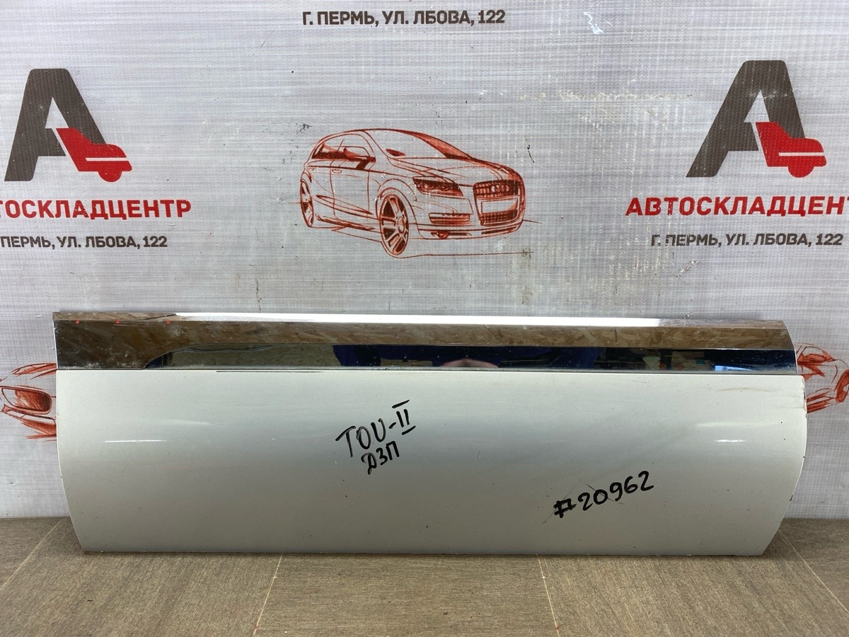 Накладка двери задней правой VOLKSWAGEN TOUAREG (2010 - 2018) (б/у)
