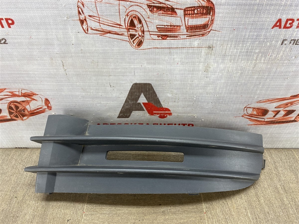 Заглушка противотуманной фары VOLKSWAGEN CADDY (2004-2015) 2004 левая (б/у)