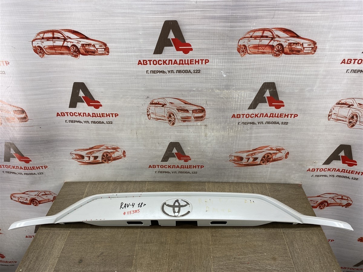 Накладка / молдинг двери багажника TOYOTA RAV-4 (XA50) 2018-н.в. (б/у)