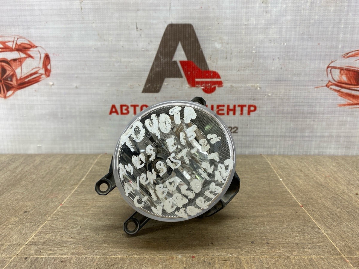 Фара противотуманная / ДХО правая TOYOTA AURIS (E18_) 2012-2016 (б/у)