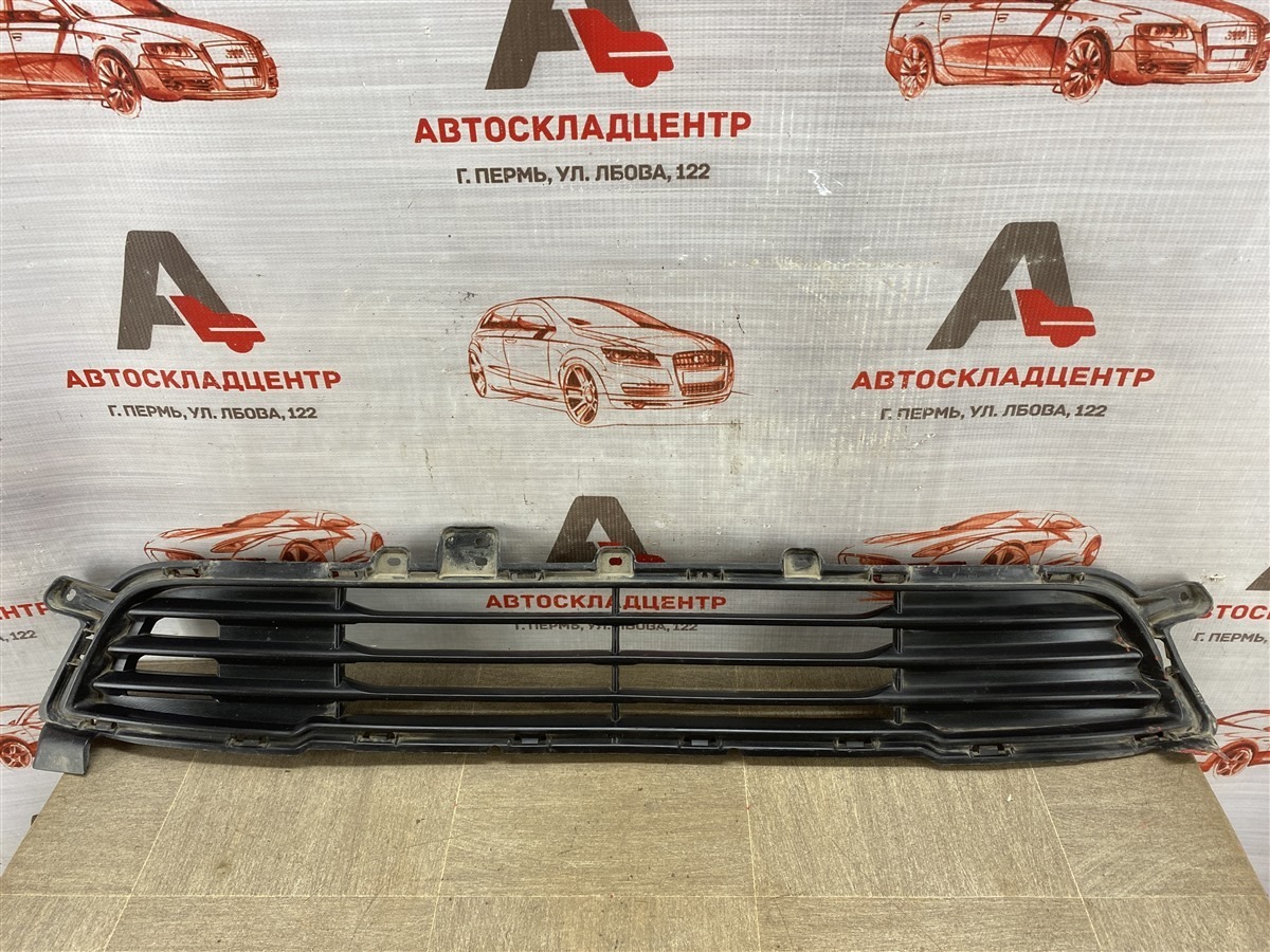 Решетка бампера переднего MITSUBISHI OUTLANDER (2012-н.в.) 2012 (б/у)