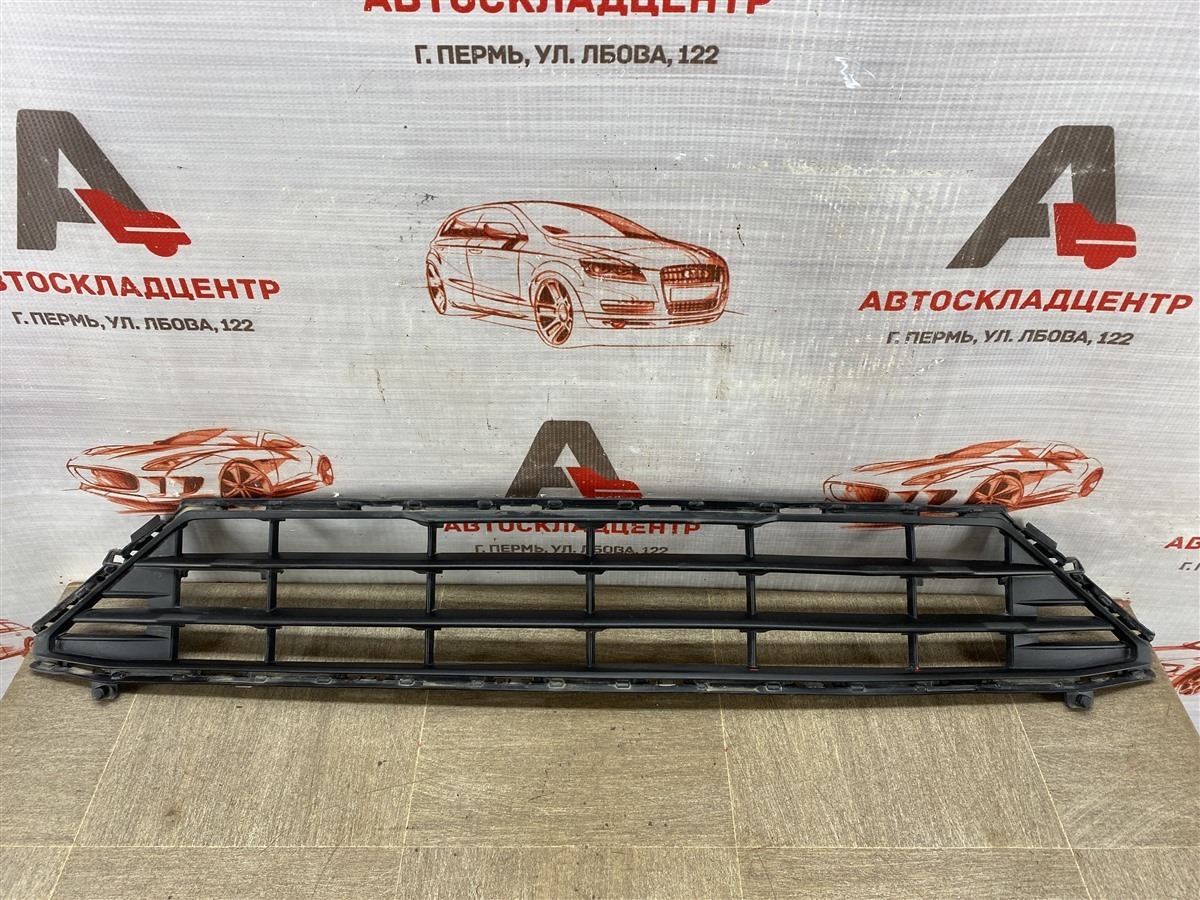 Решетка бампера переднего VOLVO XC60 (2017-н.в.) (б/у)