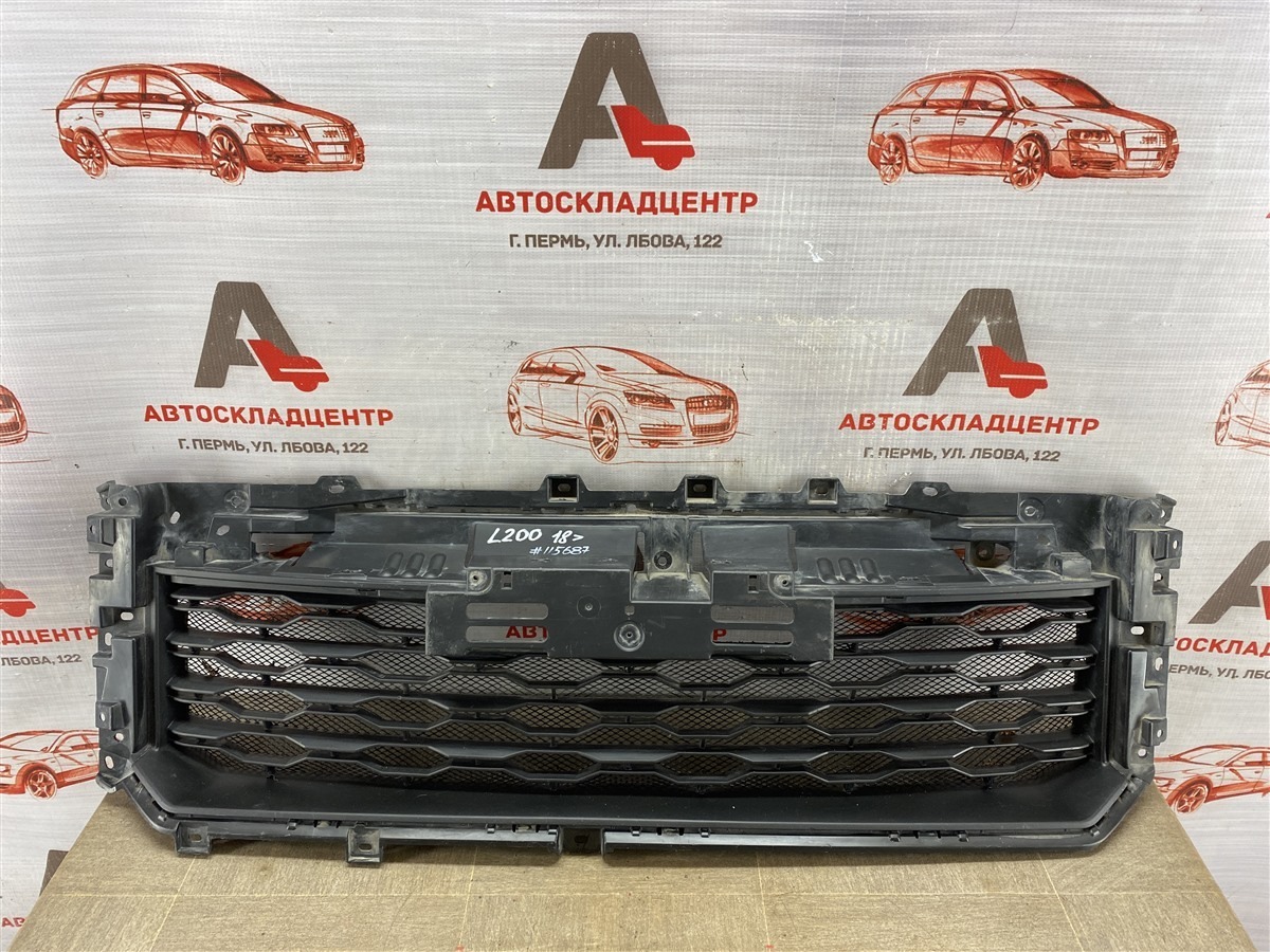 Решетка бампера переднего MITSUBISHI L200 (2015-н.в.) 2018 (б/у)