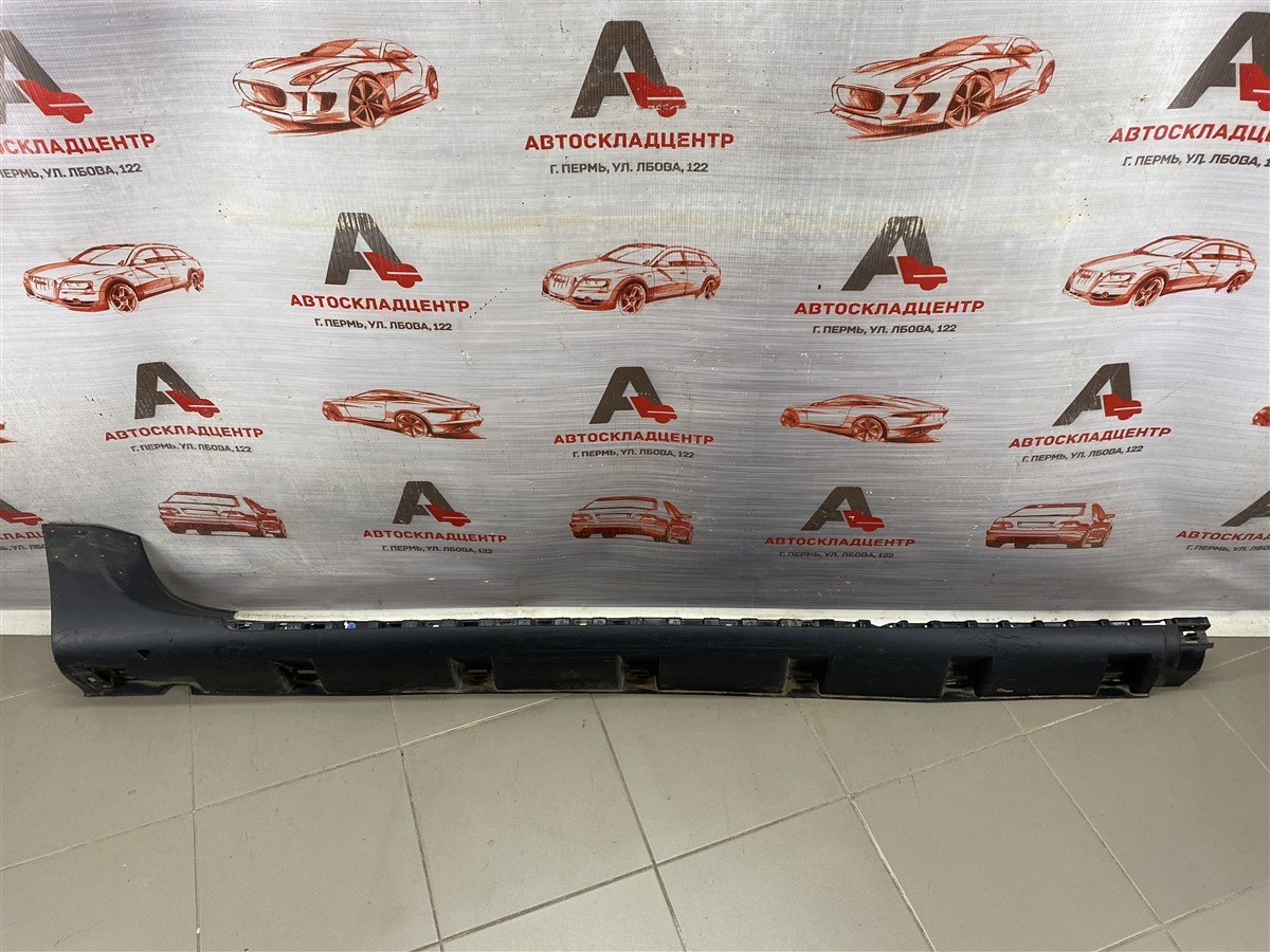 Накладка порога кузова - наружная облицовка RENAULT DUSTER (2010-н.в.) правая (б/у) Накладка порога кузова - наружная облицовка RENAULT DUSTER (2010-н.в.) правая (б/у)