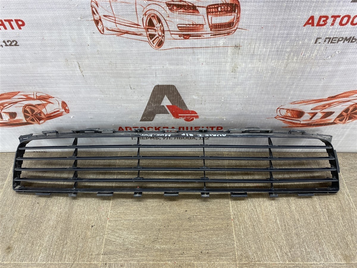 Решетка бампера переднего TOYOTA AURIS (E15_) 2006-2012 2006 (б/у)