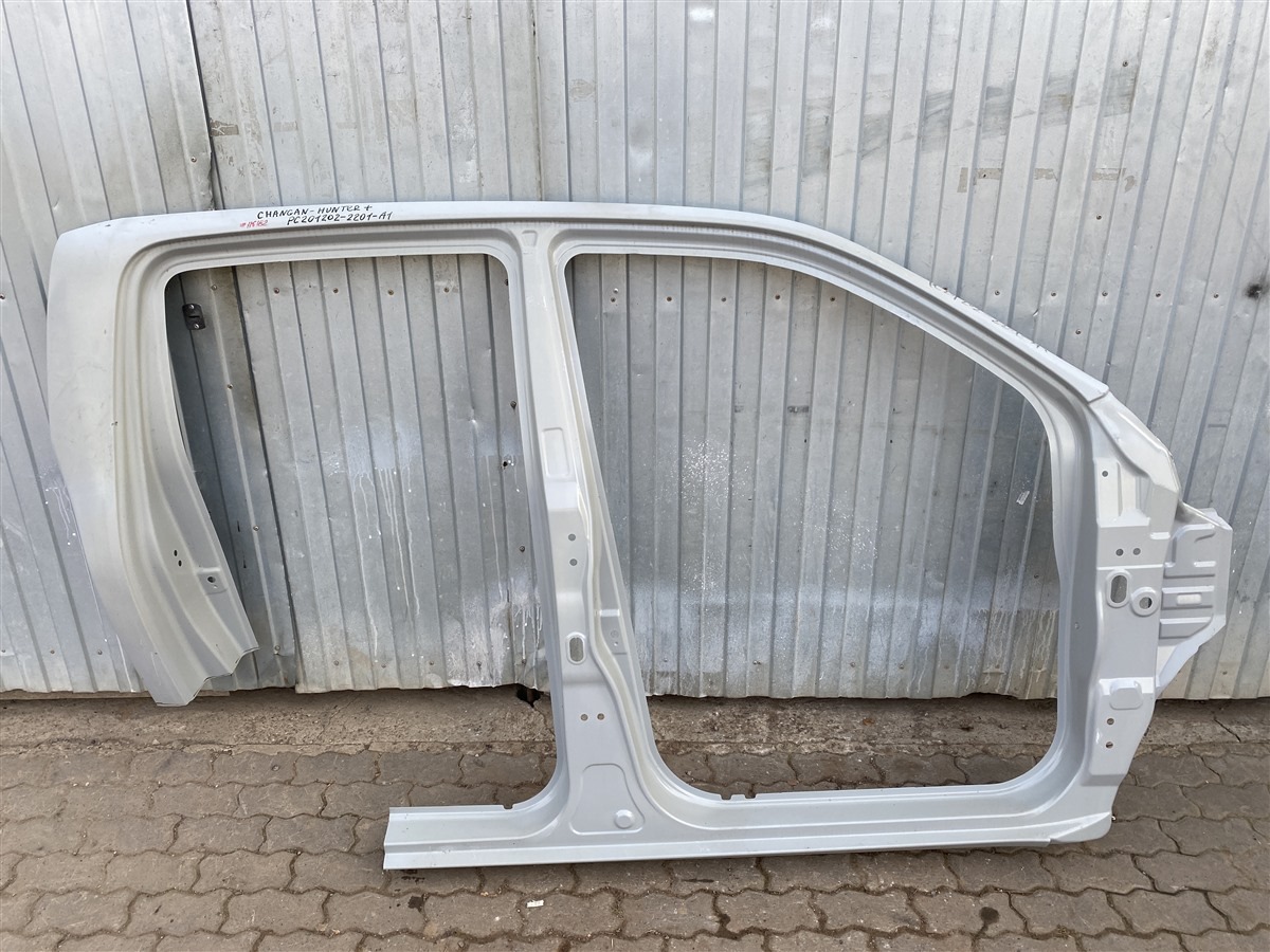 Кузов - боковина (обрезок) CHANGAN HUNTER правый (б/у) Кузов - боковина (обрезок) CHANGAN HUNTER правый (б/у)