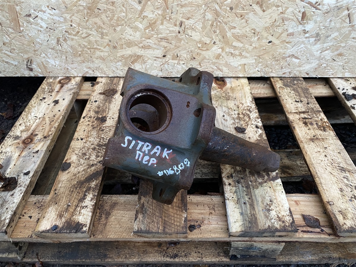 Цапфа колеса (поворотный кулак) SITRAK C7H правая (б/у)