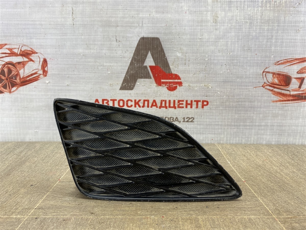 Заглушка противотуманной фары , справа TOYOTA COROLLA (E15_) 2006-2013 2006 (б/у)