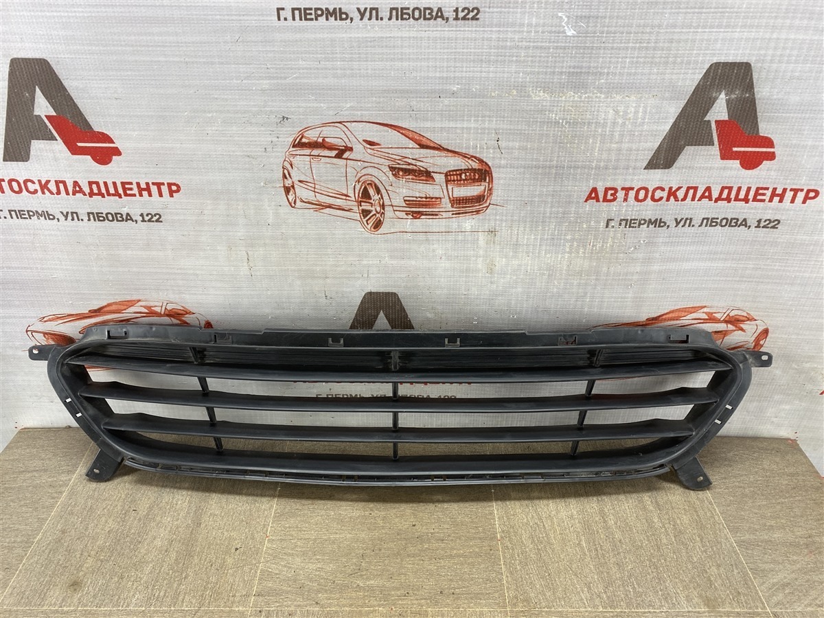 Решетка бампера переднего HYUNDAI SOLARIS (2010-2017) 2010 (б/у)