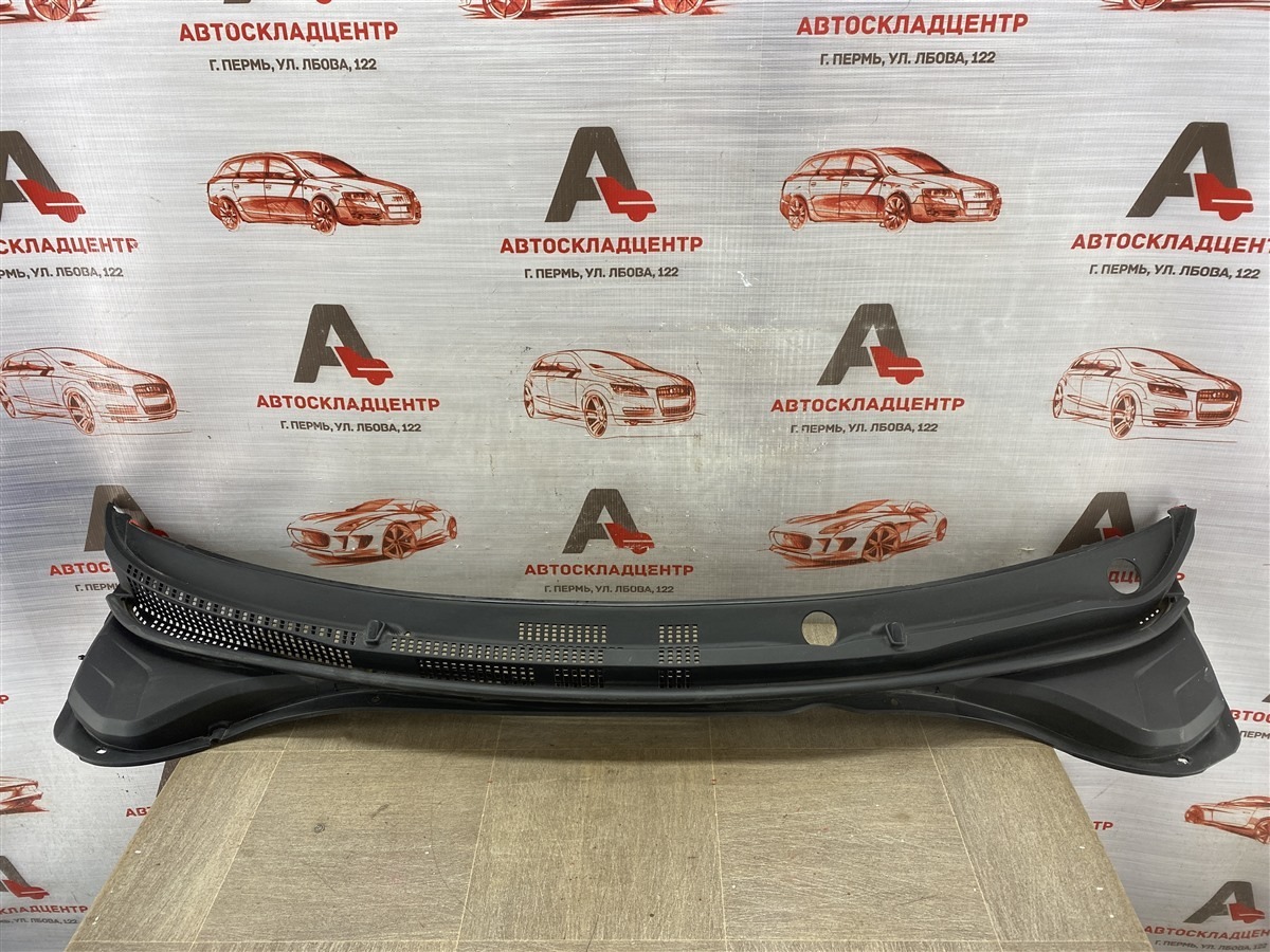 Накладка ветрового стекла (жабо) HYUNDAI SOLARIS (2017-н.в.) (б/у)