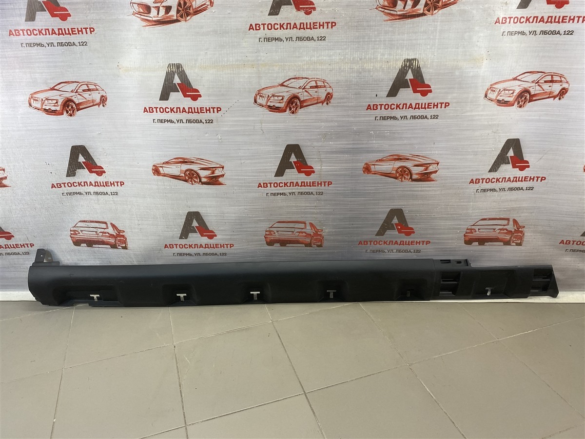 Накладка порога кузова - наружная облицовка RENAULT SANDERO (2009-2014) правая (б/у)