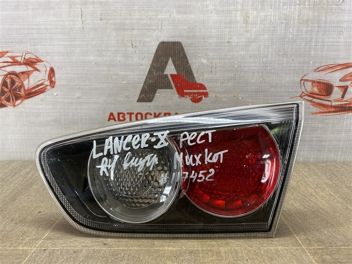 Фонарь правый - вставка в дверь / крышку багажника MITSUBISHI LANCER-10 (2006-2016) 2011 (б/у)