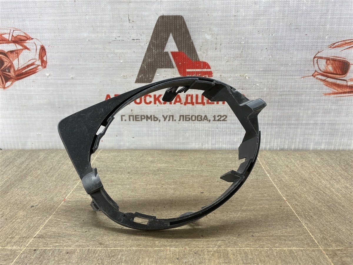 Накладка противотуманной фары / ходового огня , справа TOYOTA RAV-4 (XA30) 2005-2013 2010 (б/у)