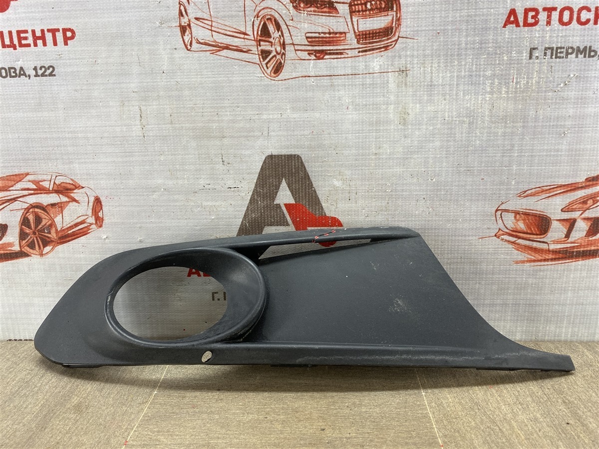 Накладка противотуманной фары / ходового огня , справа VOLKSWAGEN JETTA (Mk6) 2010-2019 2010 (б/у)