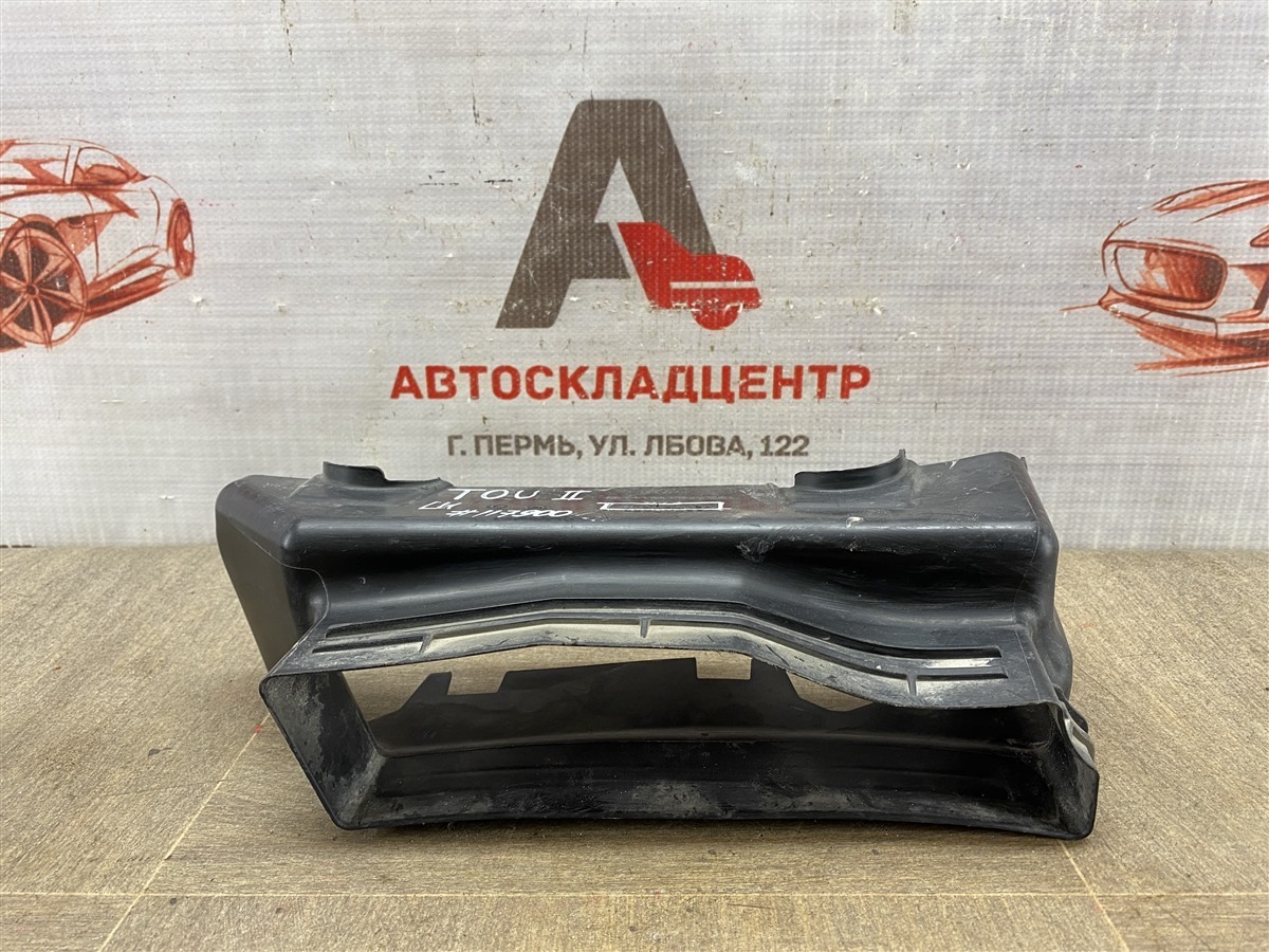 Дефлектор воздушного потока основного радиатора VOLKSWAGEN TOUAREG (2010 - 2018) левый (б/у)