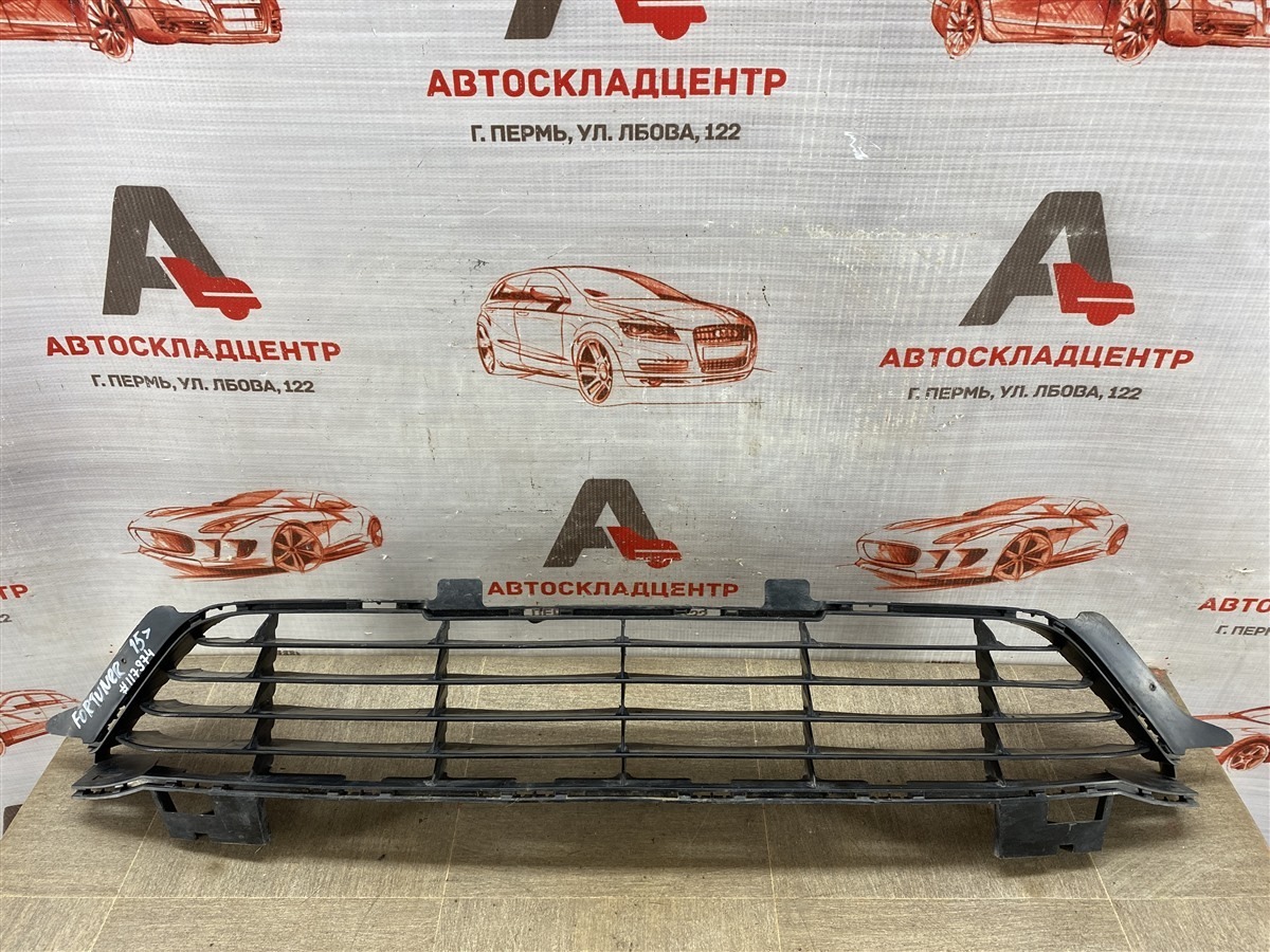 Решетка бампера переднего TOYOTA FORTUNER (AN160) 2015-н.в. (б/у)