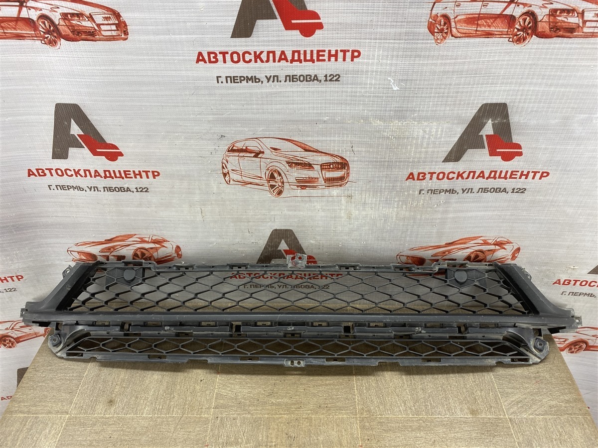 Решетка бампера переднего LADA VESTA 2022 (б/у)