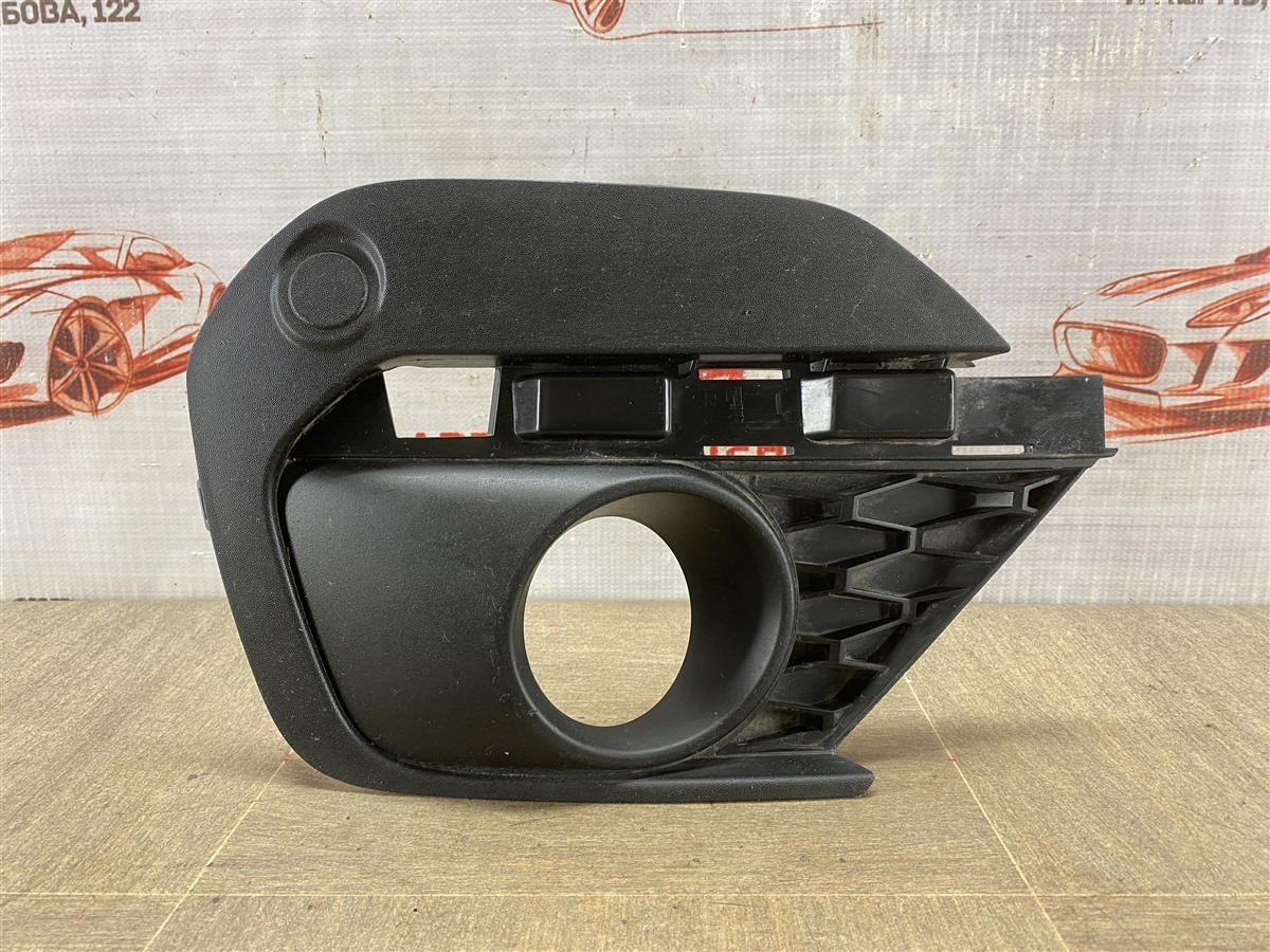 Накладка противотуманной фары / ходового огня , справа LADA LARGUS 2021 (б/у)