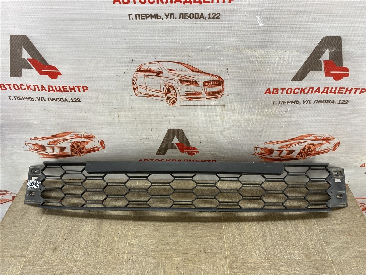 Решетка бампера переднего SKODA RAPID (2020-н.в.) (б/у)
